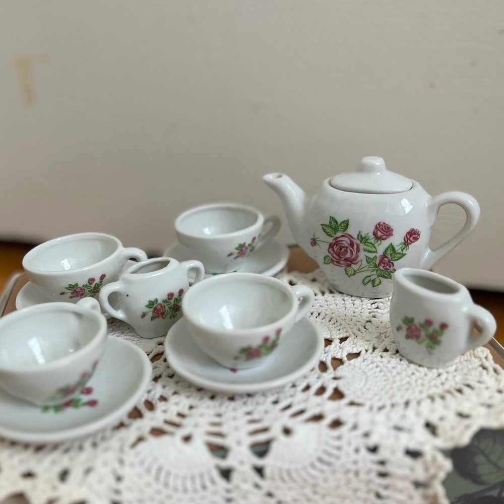 Vintage Child’s Miniature China Play Tea Set Floral Made in Taiwan 12 Piece - Picture 2 of 13